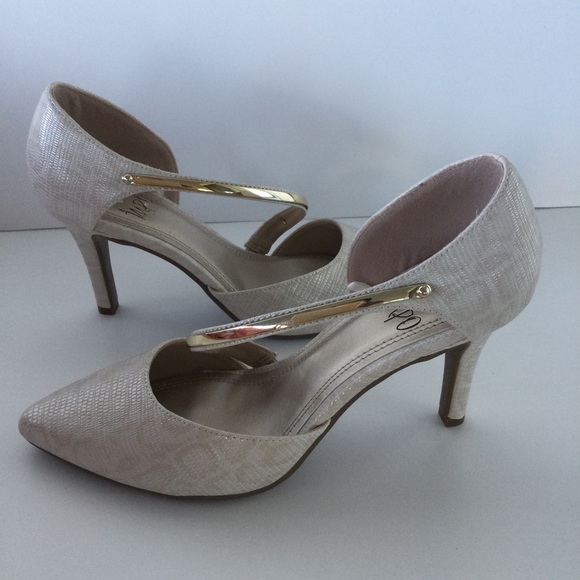 Pointed Toe Gold Hardware High heels 6.5 beige cream tone dressy formal pumps - Picture 5 of 8